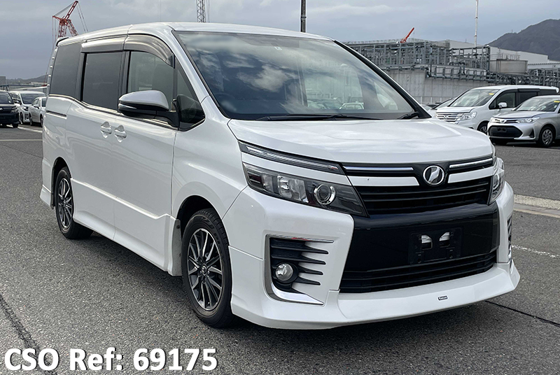 Toyota / Voxy 2014